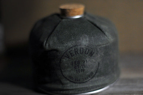 Verdun 戰爭的味道 過蠟帆布套香味軍事風蠟燭 香港製造  │ 每罐可燃燒60小時 │ Luxignite